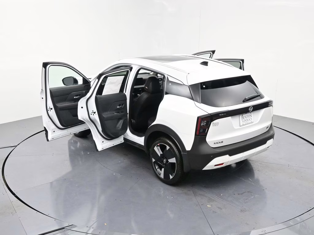 2026 Aspen White Tricoat Nissan Kicks SR FWD SUV