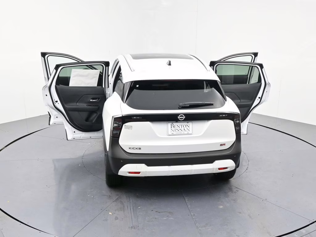 2026 Aspen White Tricoat Nissan Kicks SR FWD SUV