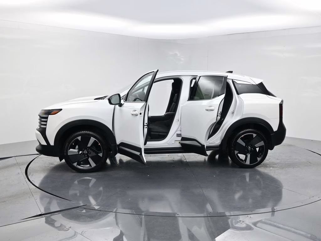2026 Aspen White Tricoat Nissan Kicks SR FWD SUV
