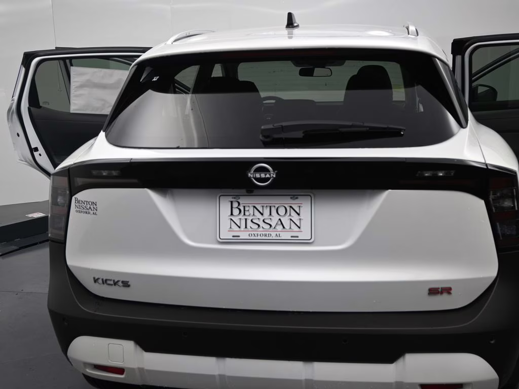 2026 Aspen White Tricoat Nissan Kicks SR FWD SUV