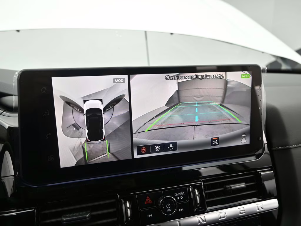 2026 Everest White Pearl Tricoat Nissan Pathfinder SL FWD SUV