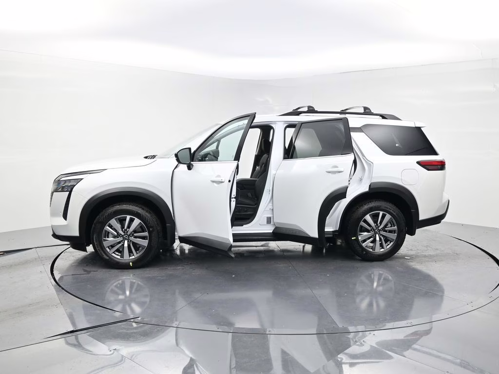 2026 Everest White Pearl Tricoat Nissan Pathfinder SL FWD SUV