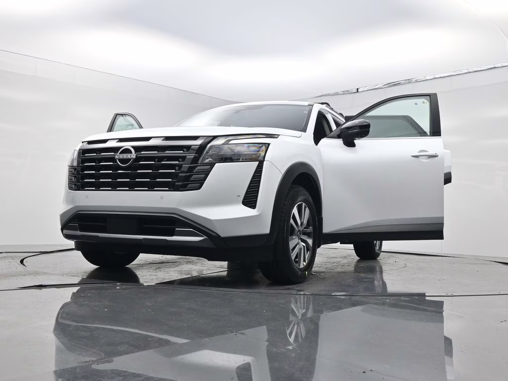 2026 Everest White Pearl Tricoat Nissan Pathfinder SL FWD SUV