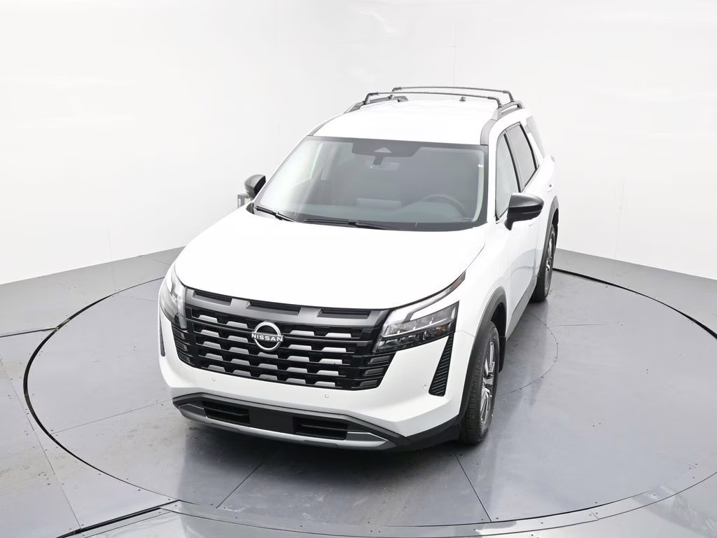 2026 Everest White Pearl Tricoat Nissan Pathfinder SL FWD SUV