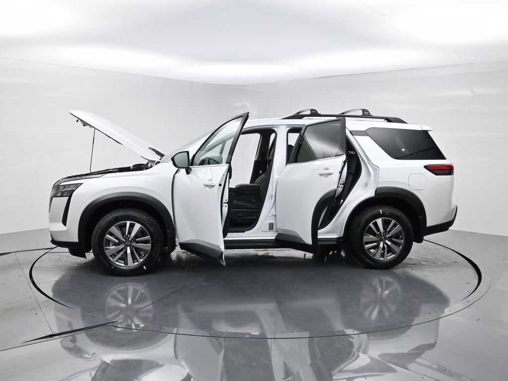 2026 Everest White Pearl Tricoat Nissan Pathfinder SL FWD SUV