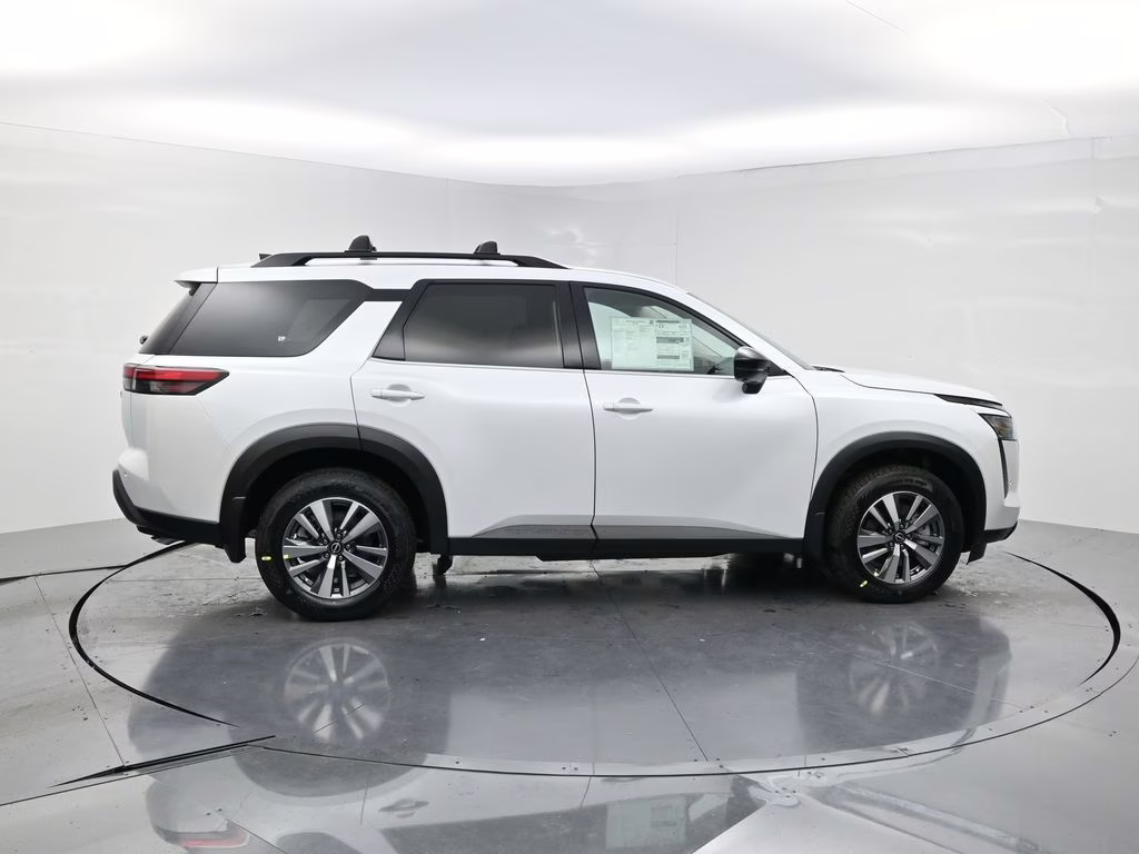 2026 Everest White Pearl Tricoat Nissan Pathfinder SL FWD SUV