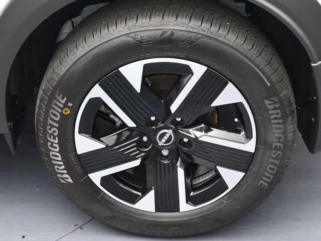 2026 Aspen White/Super Black Nissan Kicks SV AWD SUV