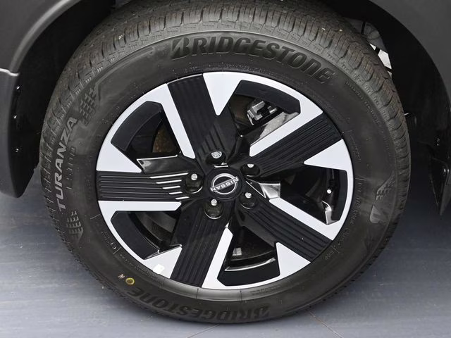 2026 Aspen White/Super Black Nissan Kicks SV AWD SUV