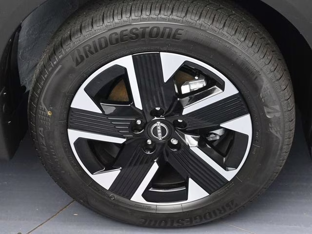 2026 Aspen White/Super Black Nissan Kicks SV AWD SUV