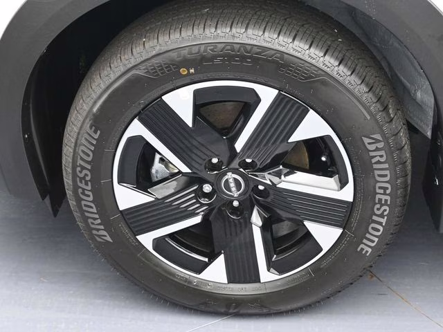 2026 Aspen White/Super Black Nissan Kicks SV AWD SUV