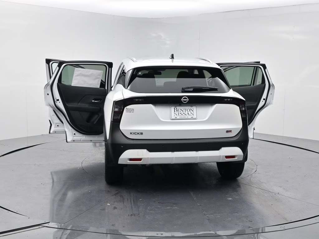 2026 Aspen White Tricoat Nissan Kicks SR FWD SUV