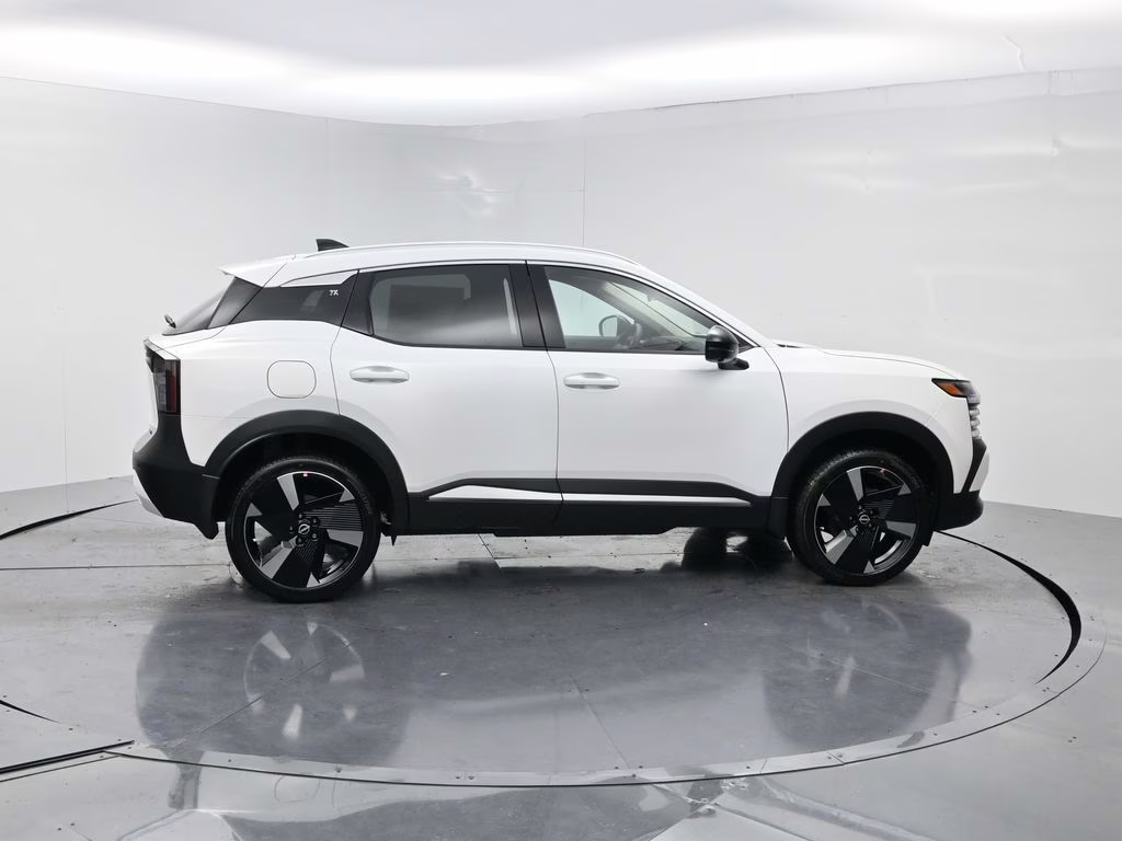 2026 Aspen White Tricoat Nissan Kicks SR FWD SUV