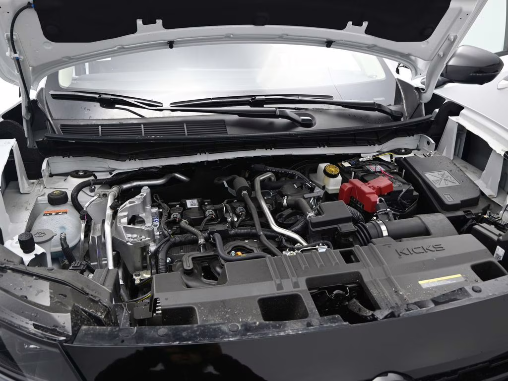 2026 Aspen White Tricoat Nissan Kicks SR FWD SUV