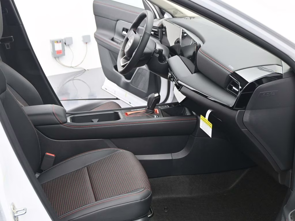 2026 Aspen White Tricoat Nissan Kicks SR FWD SUV