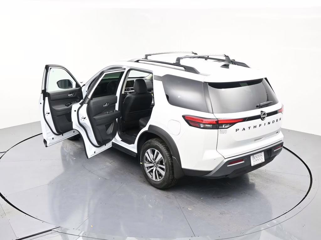 2026 Everest White Pearl Tricoat Nissan Pathfinder SL FWD SUV
