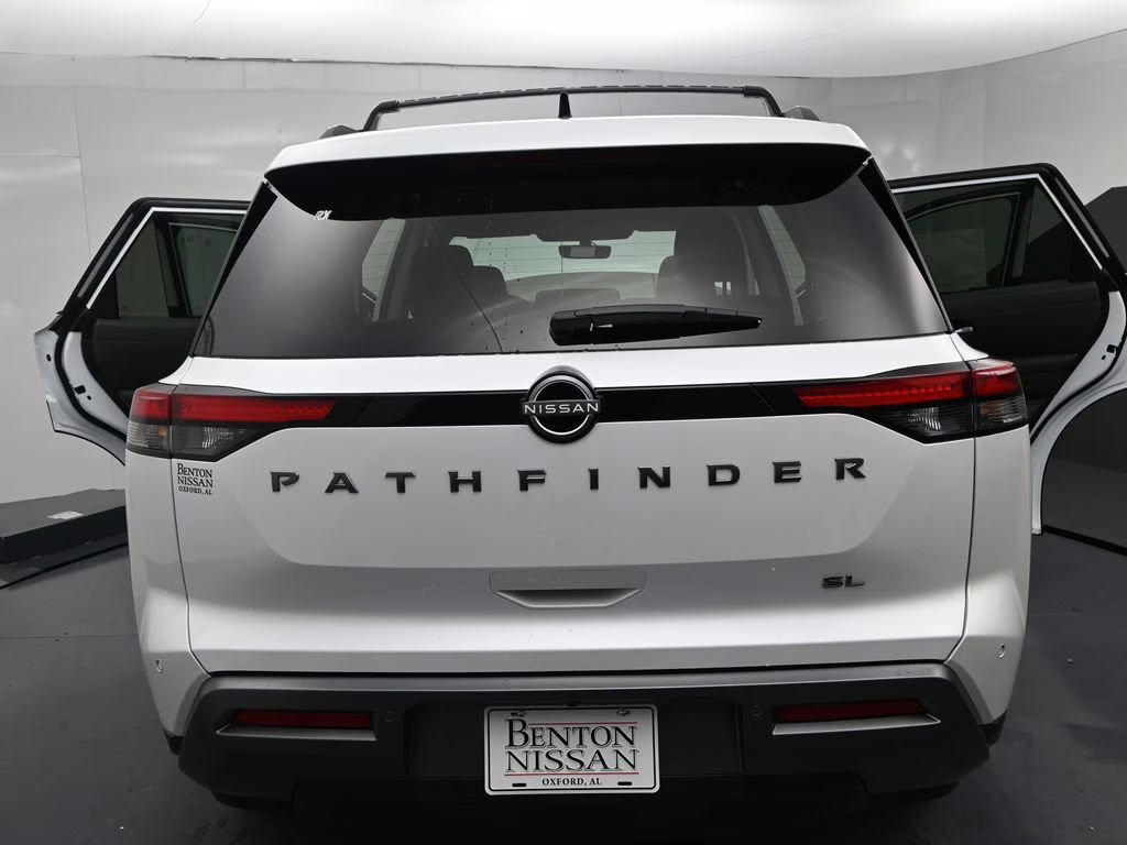 2026 Everest White Pearl Tricoat Nissan Pathfinder SL FWD SUV