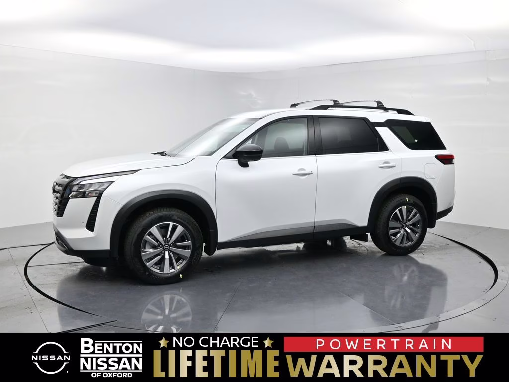 2026 Everest White Pearl Tricoat Nissan Pathfinder SL FWD SUV