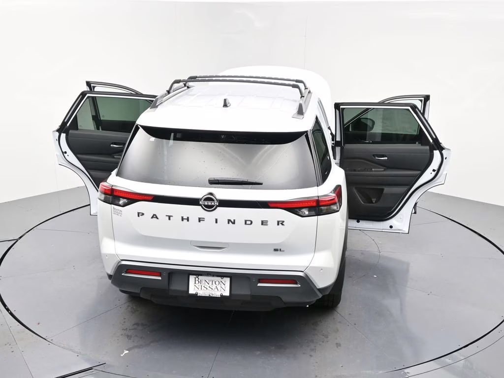 2026 Everest White Pearl Tricoat Nissan Pathfinder SL FWD SUV