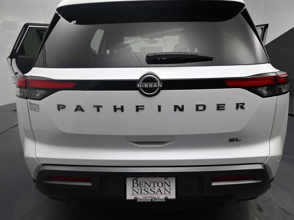 2026 Everest White Pearl Tricoat Nissan Pathfinder SL FWD SUV