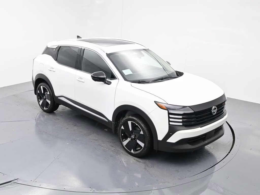 2026 Aspen White Tricoat Nissan Kicks SR FWD SUV