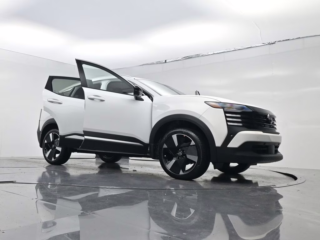 2026 Aspen White Tricoat Nissan Kicks SR FWD SUV
