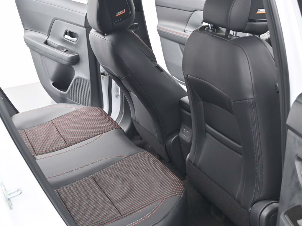 2026 Aspen White Tricoat Nissan Kicks SR FWD SUV