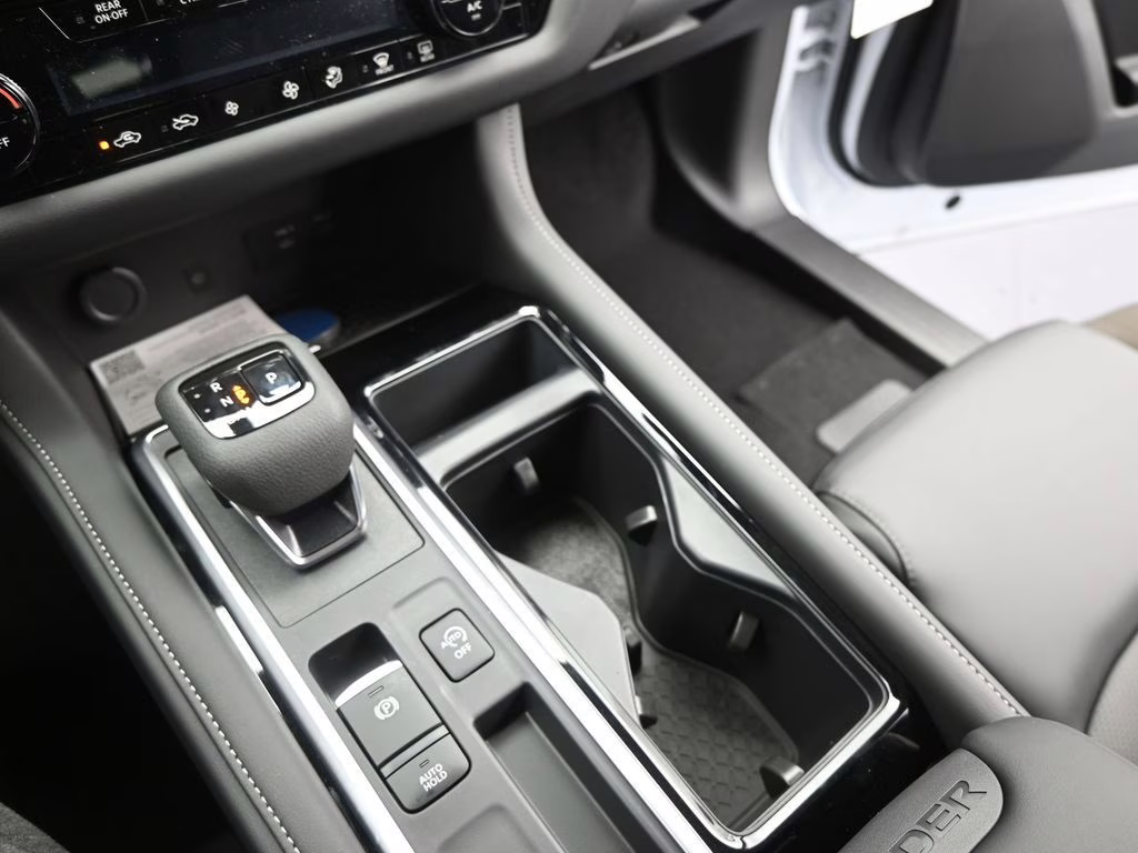 2026 Everest White Pearl Tricoat Nissan Pathfinder SL FWD SUV