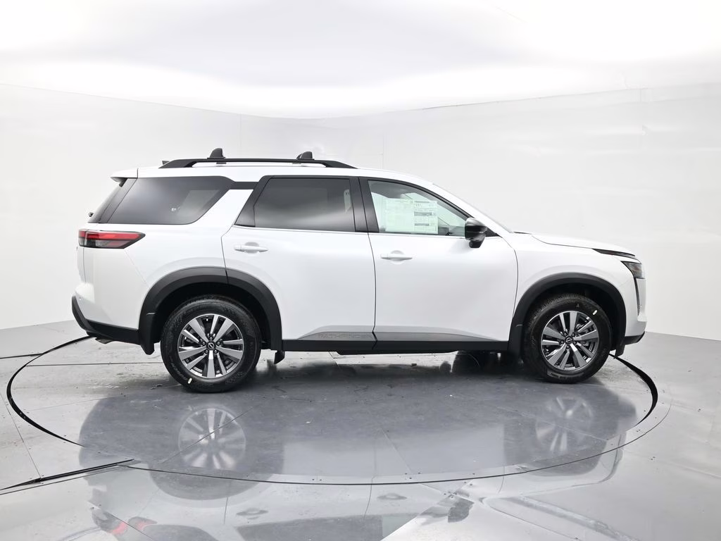 2026 Everest White Pearl Tricoat Nissan Pathfinder SL FWD SUV