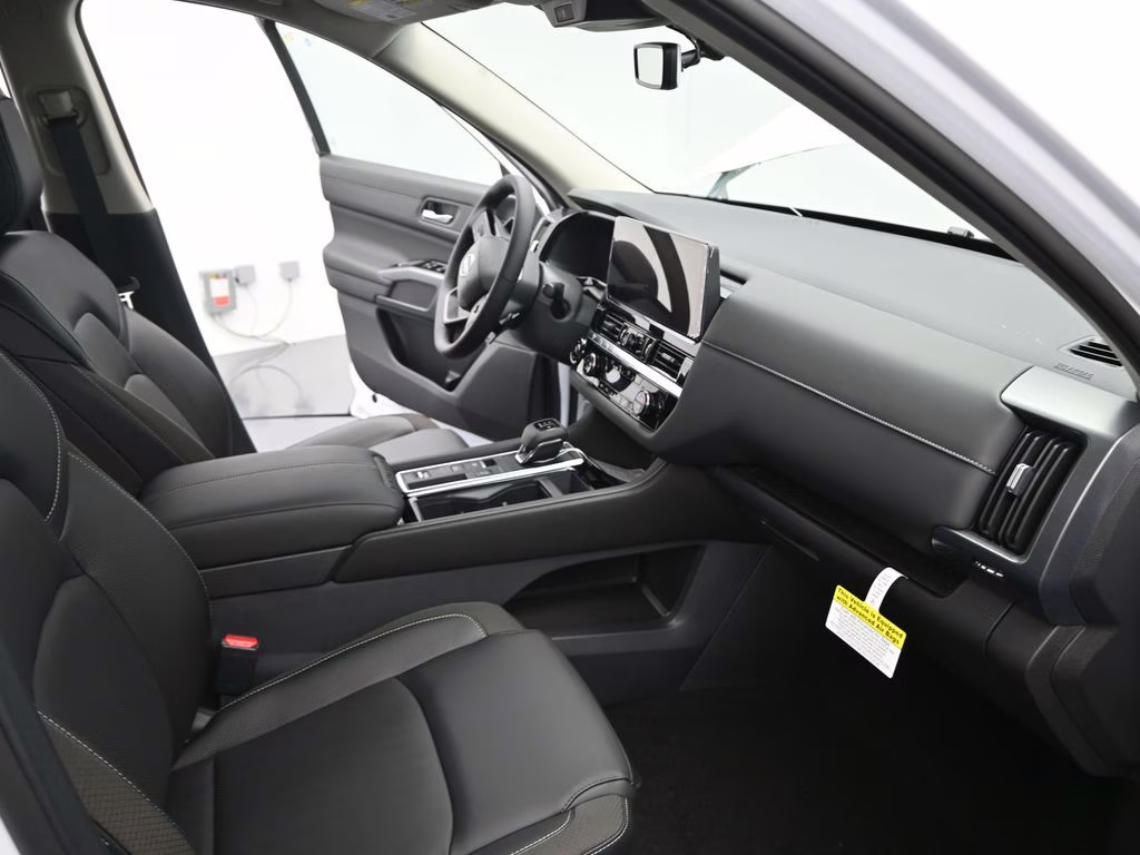 2026 Everest White Pearl Tricoat Nissan Pathfinder SL FWD SUV