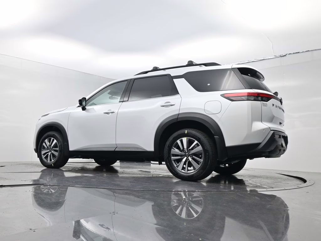 2026 Everest White Pearl Tricoat Nissan Pathfinder SL FWD SUV