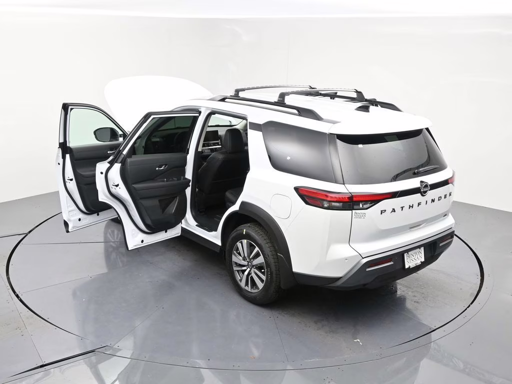 2026 Everest White Pearl Tricoat Nissan Pathfinder SL FWD SUV