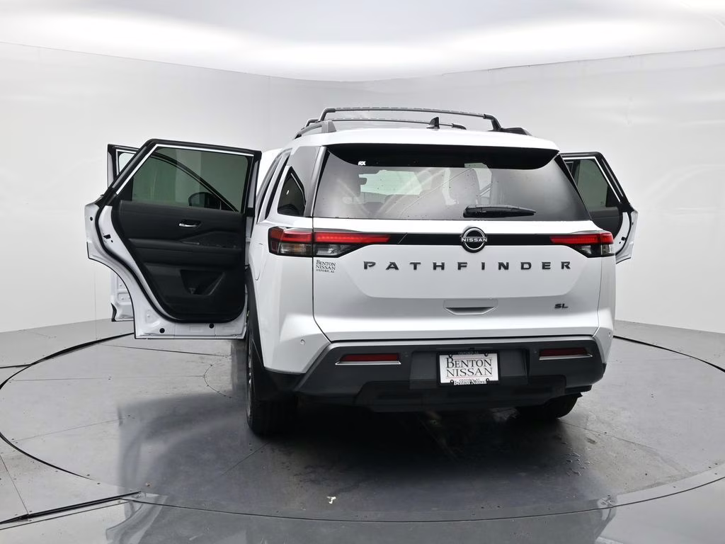 2026 Everest White Pearl Tricoat Nissan Pathfinder SL FWD SUV