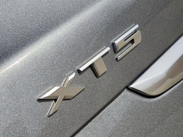 2023 Argent Silver Metallic Cadillac XT5 Premium Luxury FWD SUV