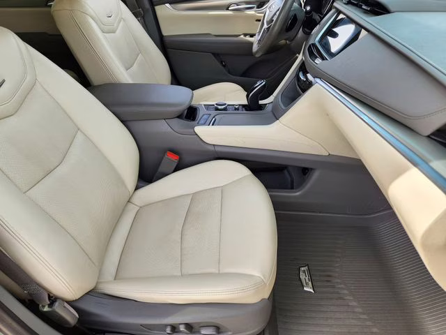 2023 Argent Silver Metallic Cadillac XT5 Premium Luxury FWD SUV