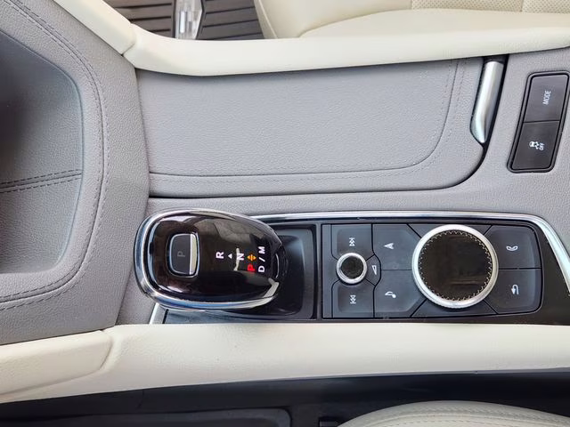 2023 Argent Silver Metallic Cadillac XT5 Premium Luxury FWD SUV