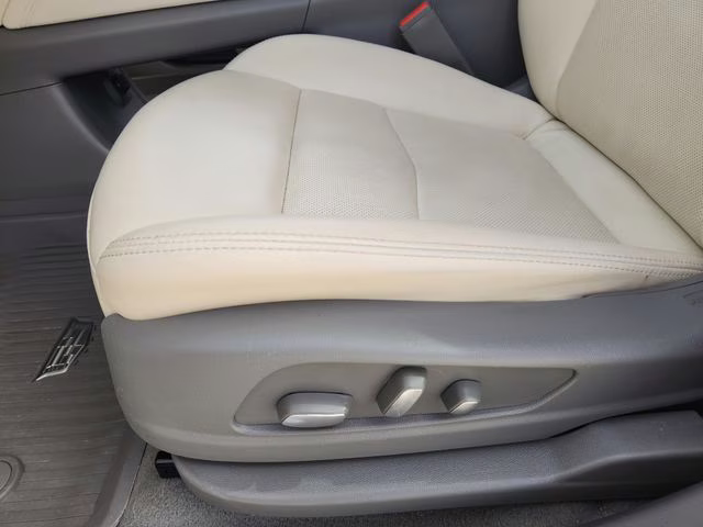 2023 Argent Silver Metallic Cadillac XT5 Premium Luxury FWD SUV