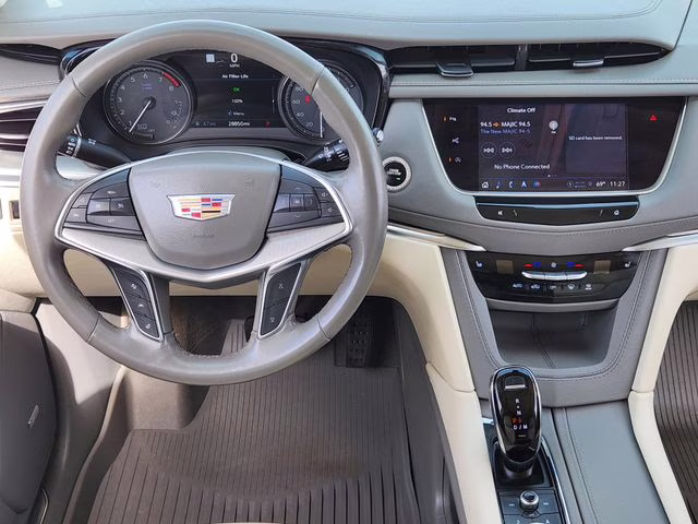 2023 Argent Silver Metallic Cadillac XT5 Premium Luxury FWD SUV