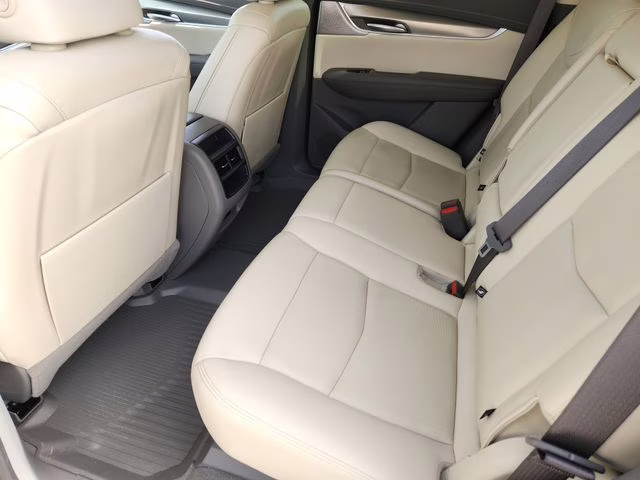 2023 Argent Silver Metallic Cadillac XT5 Premium Luxury FWD SUV