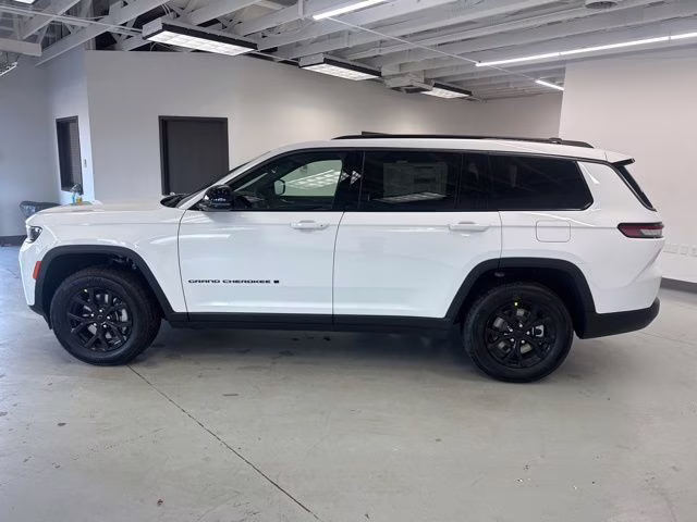 2026 Bright White Clearcoat Jeep Grand Cherokee L Altitude 4X4 SUV