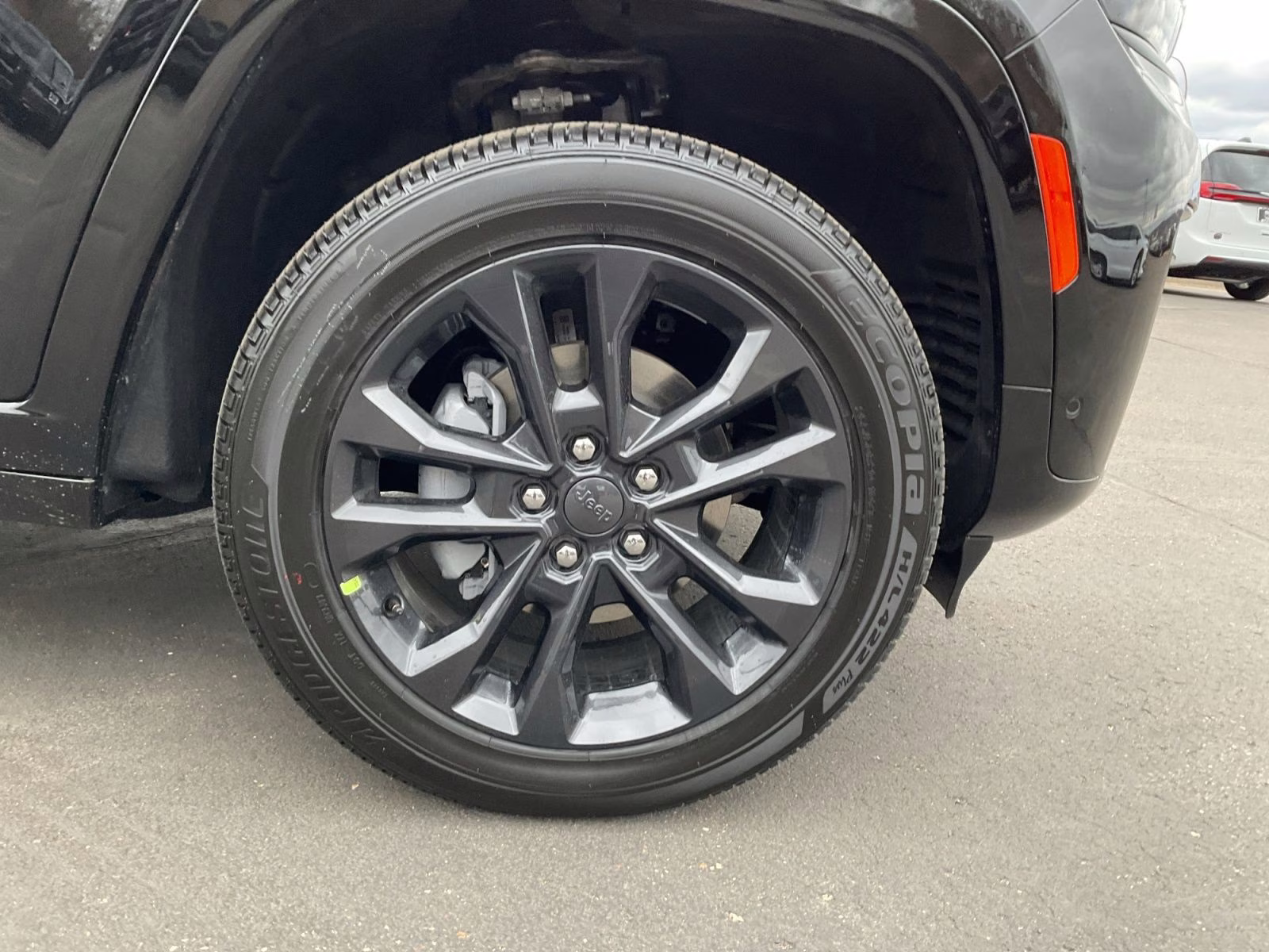 2026 Diamond Black Crystal Pearlcoat Jeep Grand Cherokee Limited 4X4 SUV