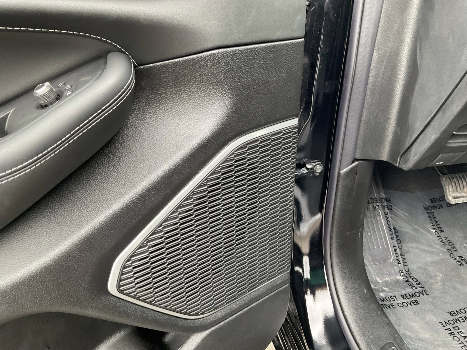 2026 Diamond Black Crystal Pearlcoat Jeep Grand Cherokee Limited 4X4 SUV