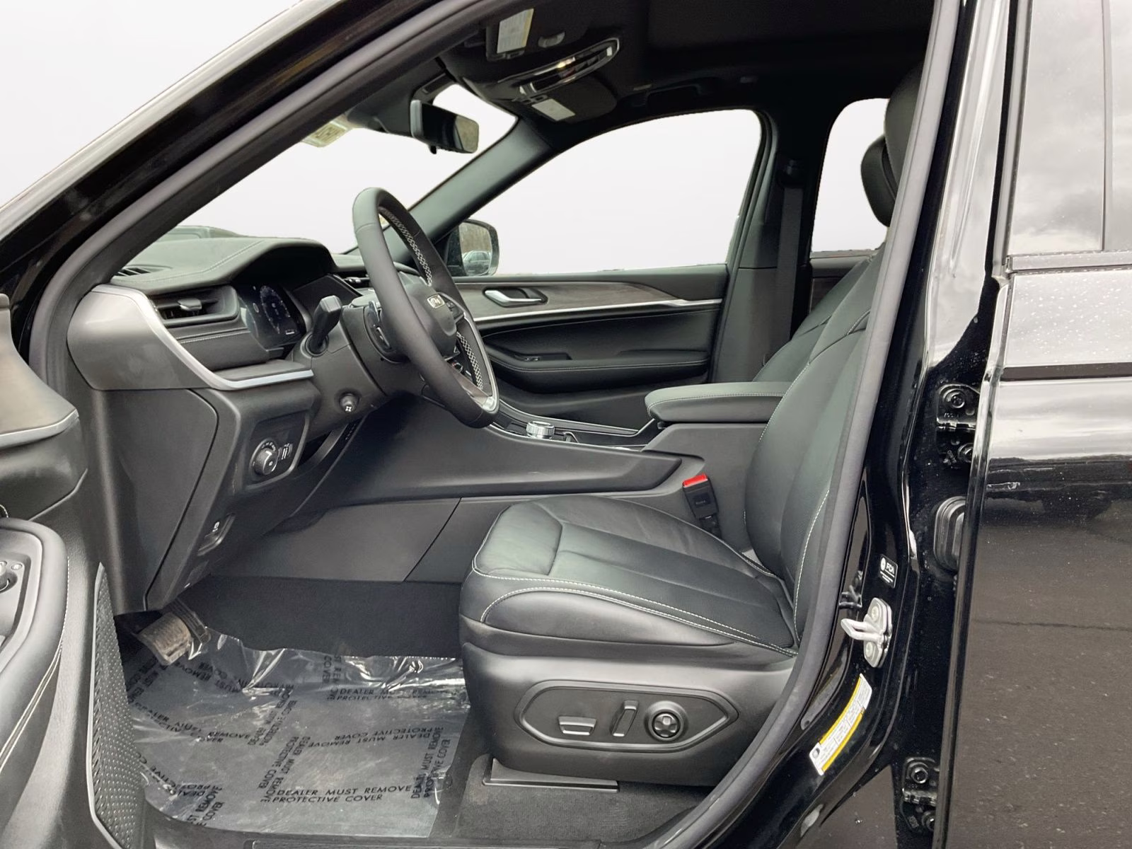 2026 Diamond Black Crystal Pearlcoat Jeep Grand Cherokee Limited 4X4 SUV