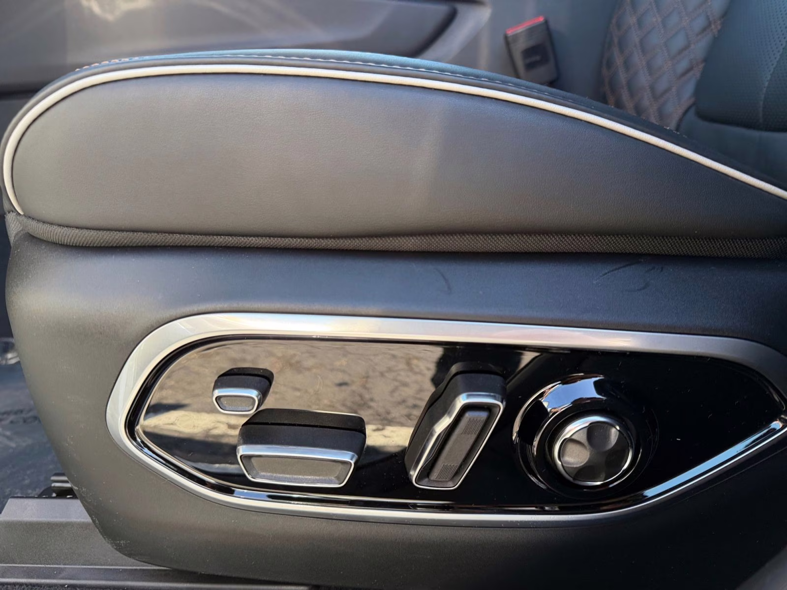 2026 Bright White Clearcoat Jeep Grand Cherokee Summit 4X4 SUV