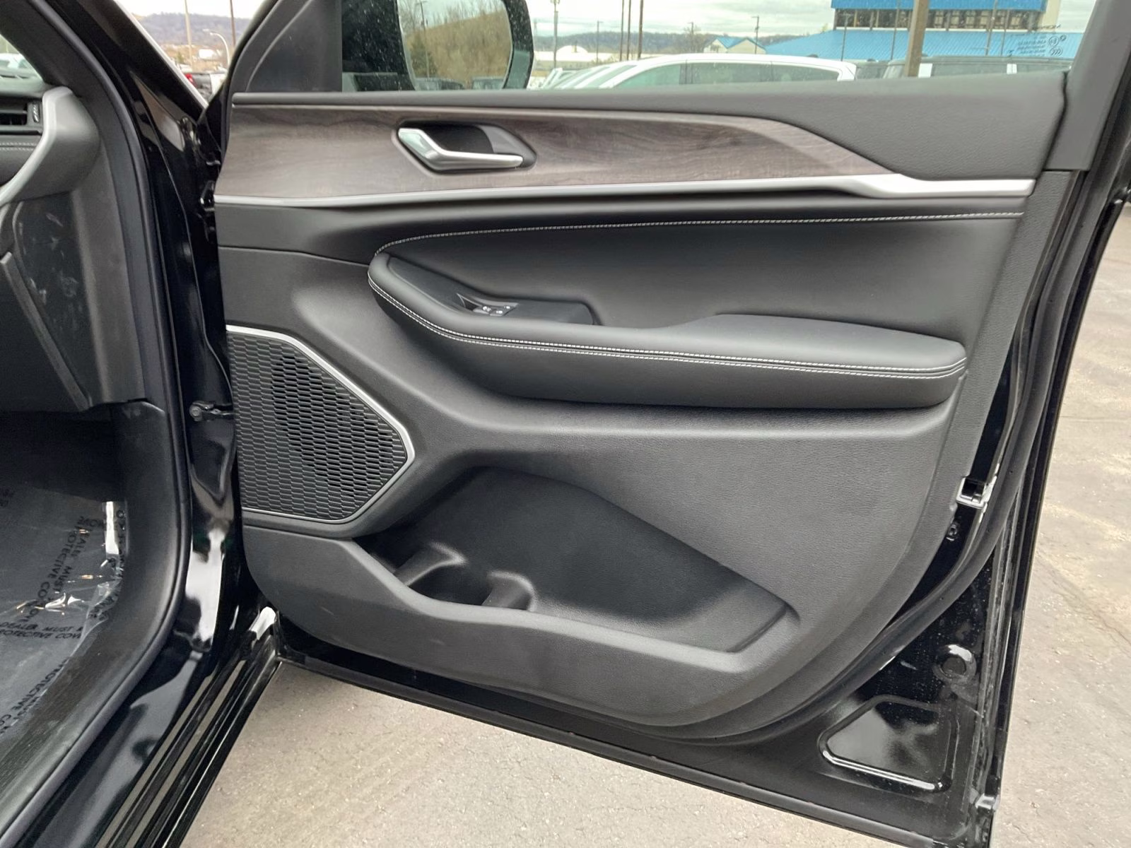 2026 Diamond Black Crystal Pearlcoat Jeep Grand Cherokee Limited 4X4 SUV