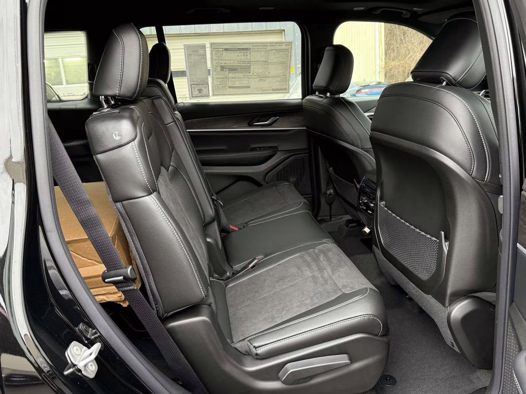 2026 Diamond Black Crystal Pearlcoat Jeep Grand Cherokee L Laredo 4X4 SUV