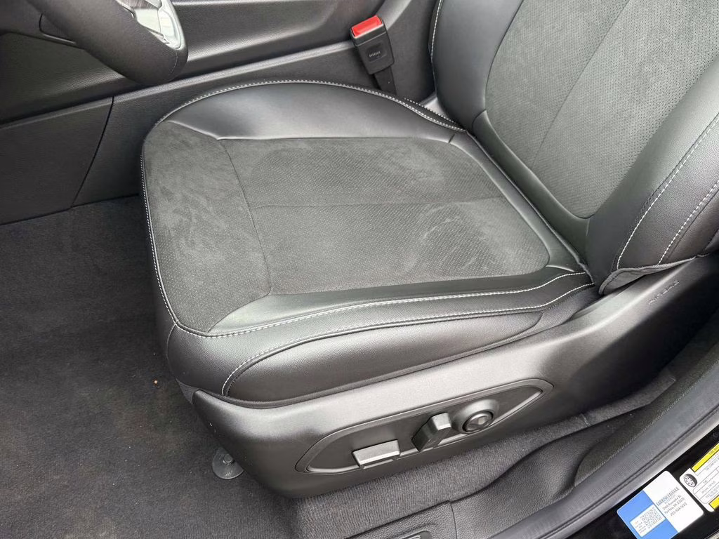 2026 Diamond Black Crystal Pearlcoat Jeep Grand Cherokee L Laredo 4X4 SUV