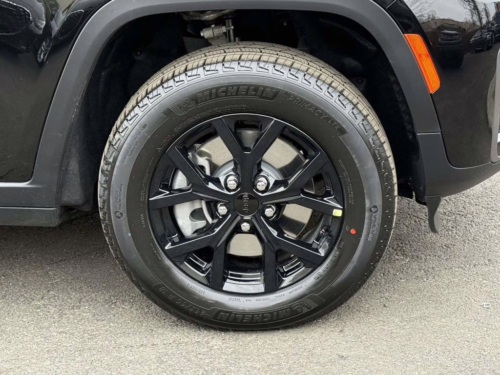 2026 Diamond Black Crystal Pearlcoat Jeep Grand Cherokee L Laredo 4X4 SUV