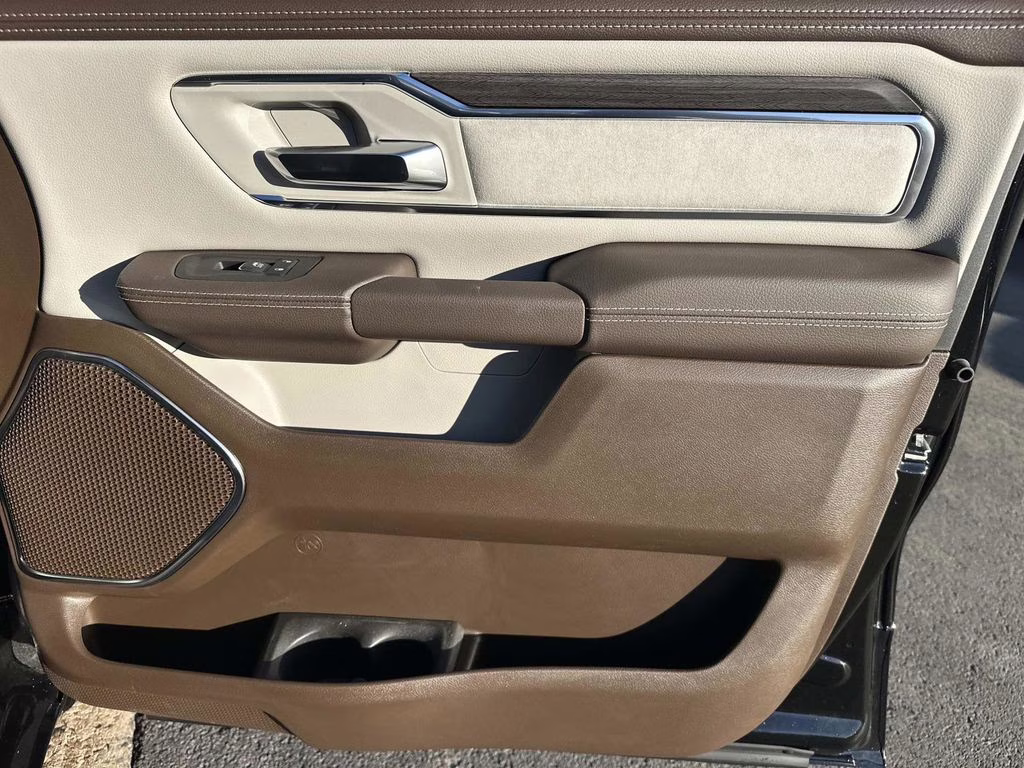 2026 Diamond Black Crystal Pearlcoat Ram 1500 Laramie RWD Truck