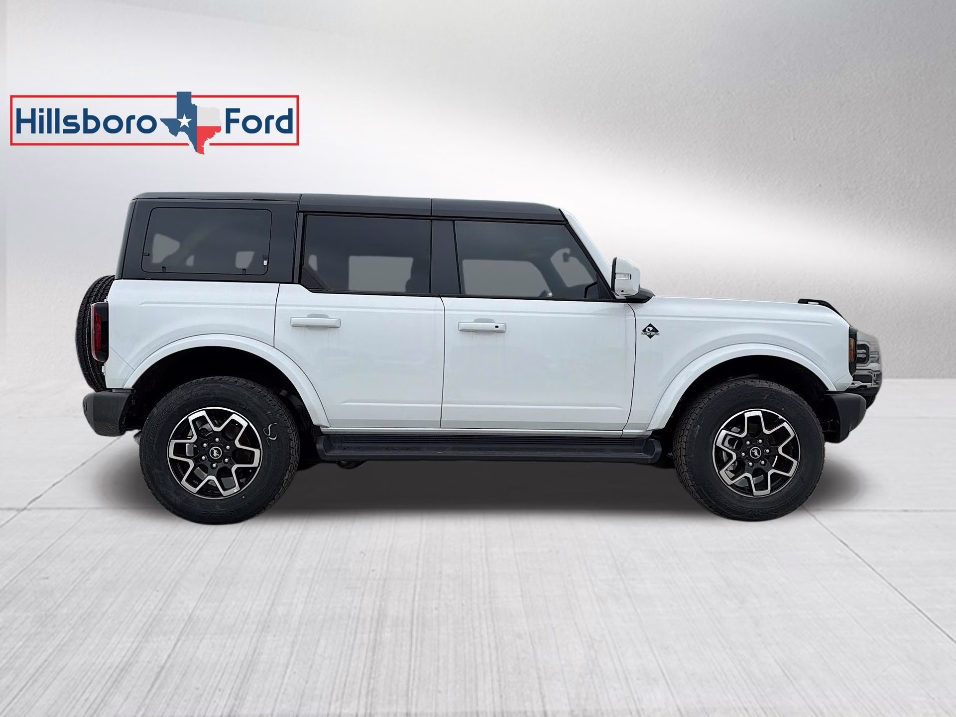 2025 Oxford White Ford Bronco Outer Banks 4X4 SUV