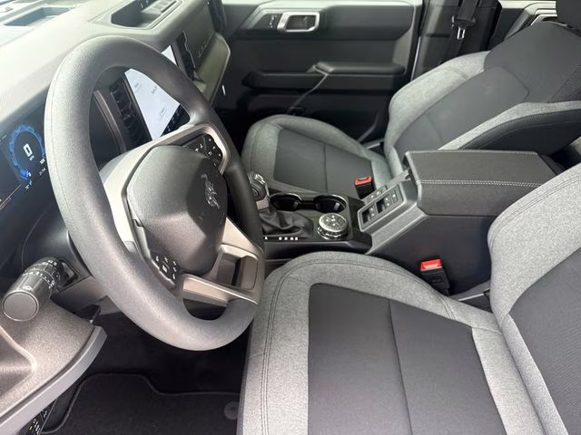 2026 Oxford White Ford Bronco Base 4X4 SUV